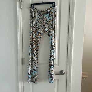 Patterned beach pants, drawstring.